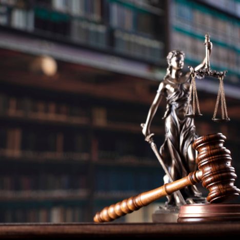 Daily Posture Habits That Reduce Age-Related Pain