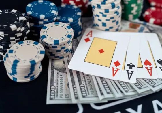 Multiplayer Elements Creating Competitive Energy During Active Betting Participation