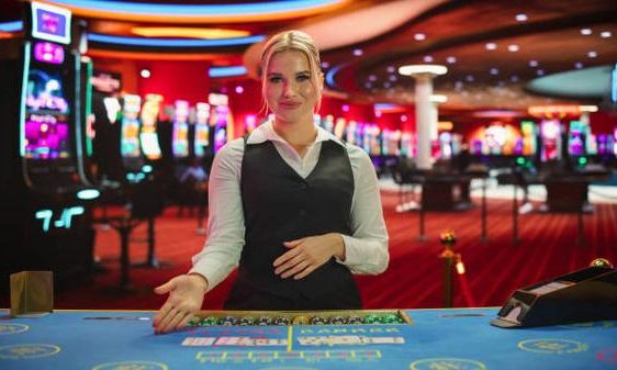 Explore Different Baccarat Variants with คาสิโนออนไลน์ for Table Game Fans