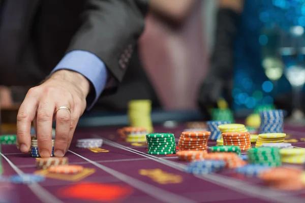 Explore Exciting Baccarat and Poker Experiences Through คาสิโนออนไลน์ Gaming